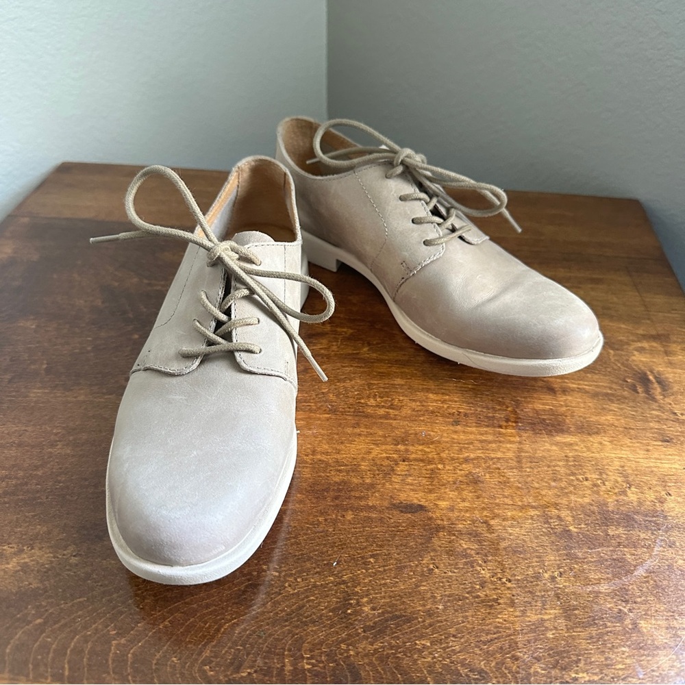 NWOT Born Leather Oxfords